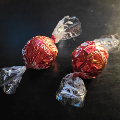 Quả Cầu Kẹo Giấu Quà Bí Mật (Hidden gift candy ball)