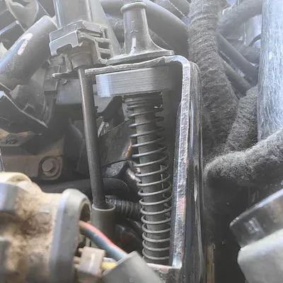 Cố định dây cáp flap Ford Explorer 2 5.0/4.0