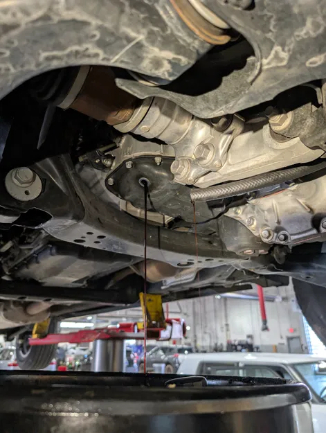 Adapter lọc dầu Tundra 2023-2026 cho thay dầu sạch sẽ, không bầy nhầy - Image 3