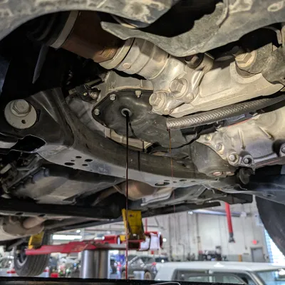 Adapter lọc dầu Tundra 2023-2026 cho thay dầu sạch sẽ, không bầy nhầy