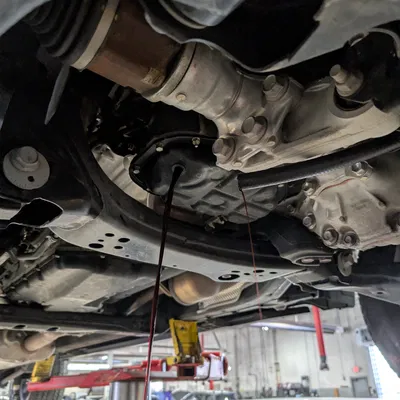 Adapter lọc dầu Tundra 2023-2026 cho thay dầu sạch sẽ, không bầy nhầy