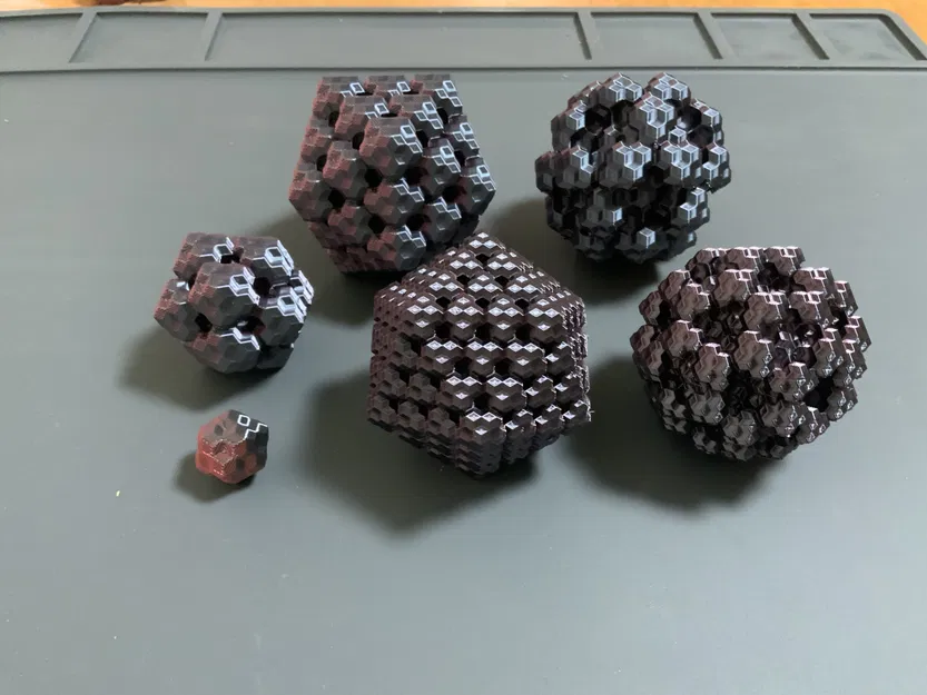 Cụm rhombic icosahedra và rhombic hexecontahedra - Image 1