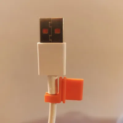 Nắp che cổng USB dọc kèm kẹp giữ dây sạc (Vertical USB Cover with Charging Cable Holder)