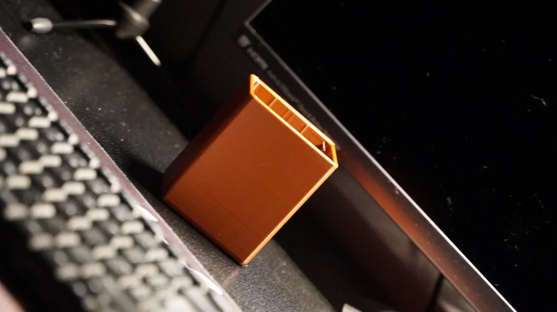 Thùng rác mini gắn cạnh bàn bằng nam châm - Image 1