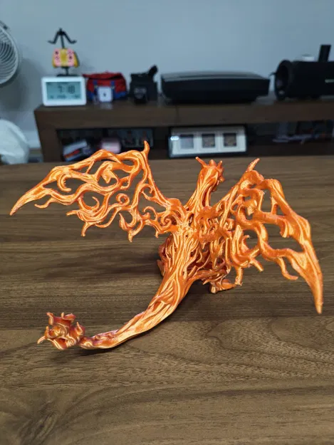 Charizard Elementale: Edizione Arte Voronoi - Image 4