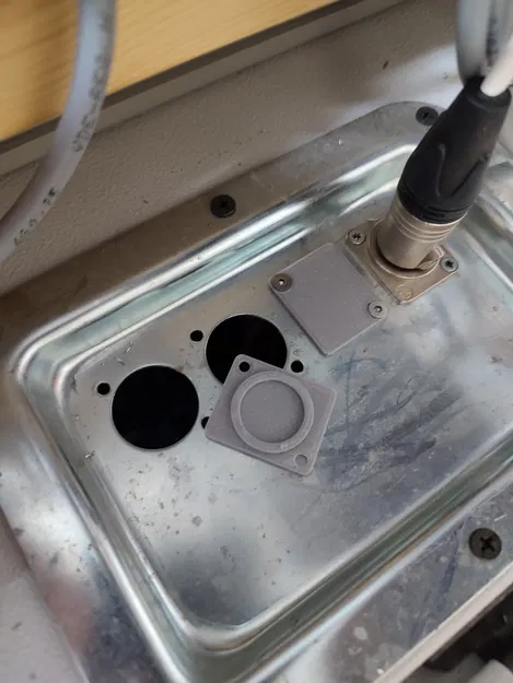 Tấm che lỗ XLR Neutrik (Neutrik XLR blanking plate) - Image 1