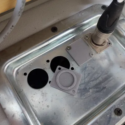 Tấm che lỗ XLR Neutrik (Neutrik XLR blanking plate)