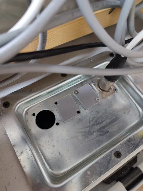 Tấm che lỗ XLR Neutrik (Neutrik XLR blanking plate) - Image 3