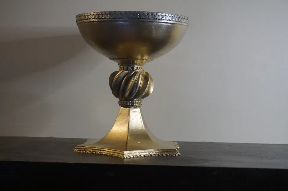 Chén Thánh (Holy Grail) từ phim Excalibur (1981) – The Holy Grail from the 1981 Movie Excalibur - Image 3