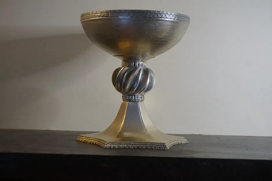 Chén Thánh (Holy Grail) từ phim Excalibur (1981) – The Holy Grail from the 1981 Movie Excalibur - Image 6