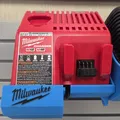 Đế/Gá sạc pin Milwaukee 48-59-1812 (Battery Charger Stand/Mount) - Thumbnail 1