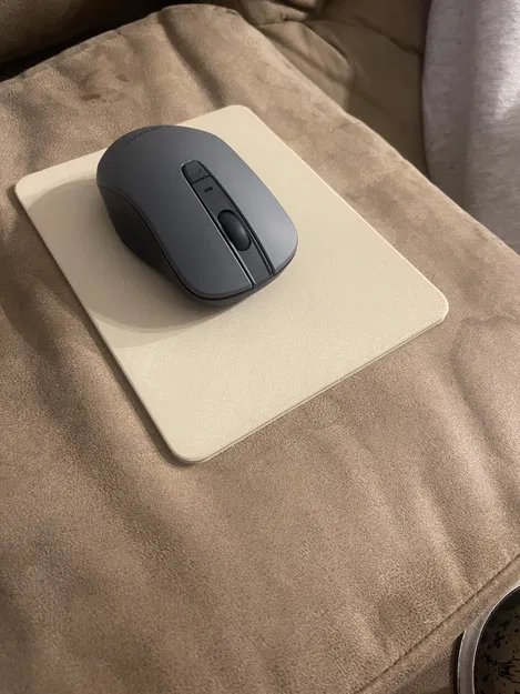 Miếng lót chuột đơn giản cho tay vịn ghế sofa (Simple Couch Arm Mouse Pad) - Image 1