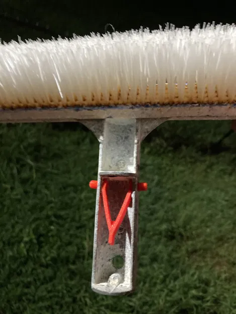 Lò xo/Clip cho bàn chải hồ bơi (Pool Brush Spring or Clip) - Image 1