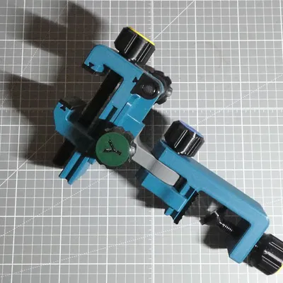 Ê-tô kẹp bàn 3 trục (Three Axis Table Vise)