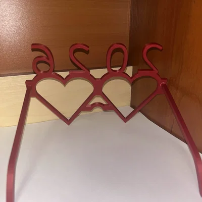 Kính Valentine 2025 (Valentine's Day 2025 glasses)