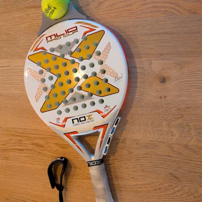 Giá giữ bóng gắn đầu vợt Padel (Padel racket ball holder)