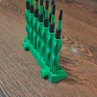 Giá đỡ tua vít trên OpenGrid panel