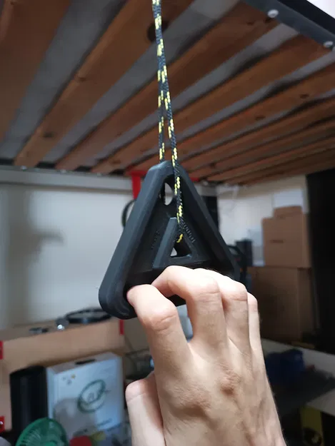 Triangle Hangboard/Fingerboard V2 - Bảng treo ngón tay tam giác - Image 1