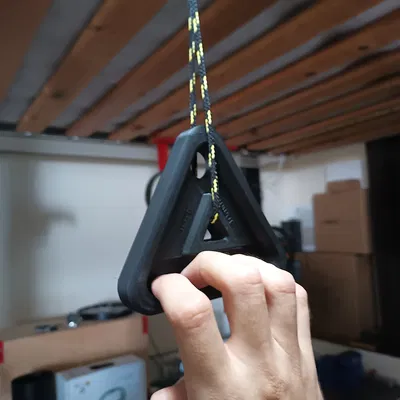 Triangle Hangboard/Fingerboard V2 - Bảng treo ngón tay tam giác