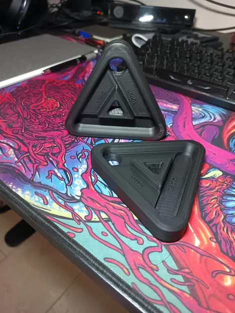 Triangle Hangboard/Fingerboard V2 - Bảng treo ngón tay tam giác - Image 3