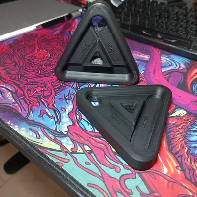 Triangle Hangboard/Fingerboard V2 - Bảng treo ngón tay tam giác