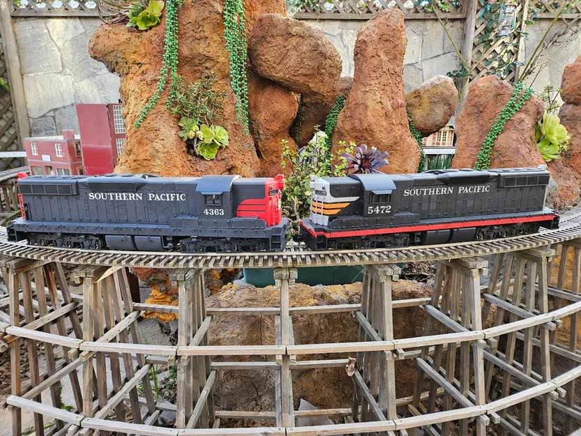 Đầu máy Southern Pacific EMD SD9 G Scale tỉ lệ 1:29 - Image 3