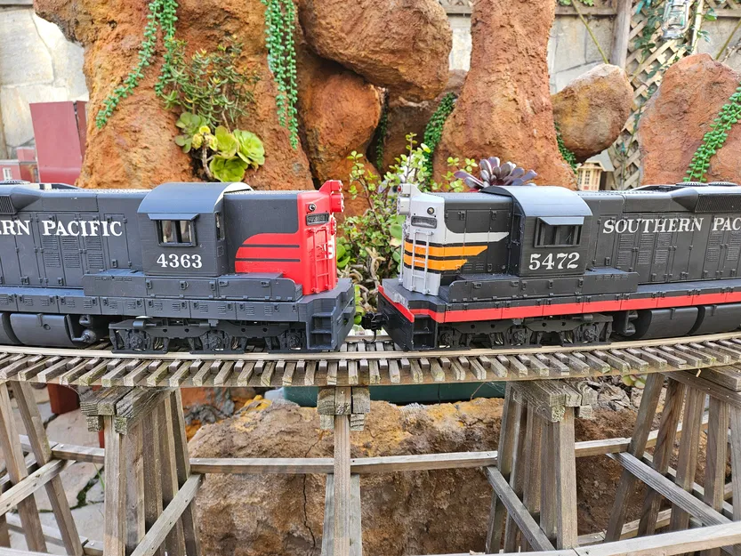 Đầu máy Southern Pacific EMD SD9 G Scale tỉ lệ 1:29 - Image 4