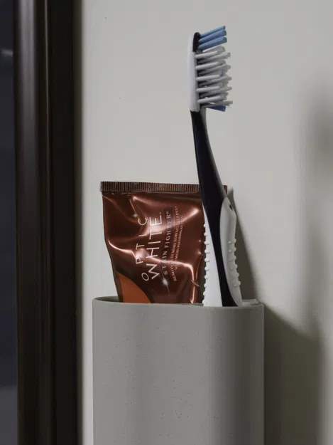 Giá Đỡ Kem Đánh Răng Mỏng Gắn Tường Dùng Command Strip - Image 1