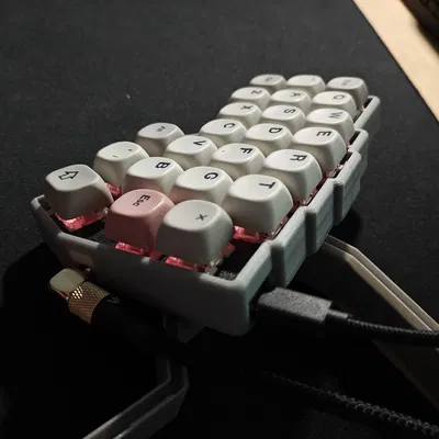 Corne-to-go – case Corne v4 có brace snap-on tiện mang đi