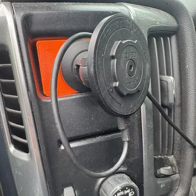 Giá đỡ điện thoại Quad Lock cho xe GM 2014-2019 (gắn khe change slot)