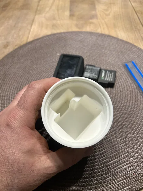 Hộp đựng GoPro Hero 5/6/7 & Hero 2018 Black kèm 2 pin - Image 3