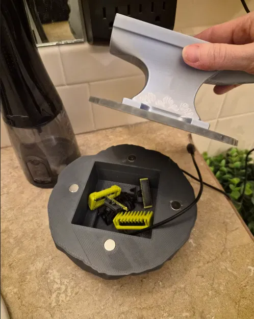 Thanh Kiếm Trong Đá: Giá Đỡ Philips OneBlade Collab kèm Ngăn Phụ Kiện Ẩn - Image 2