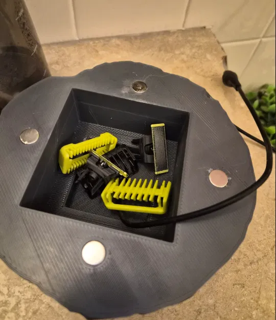 Thanh Kiếm Trong Đá: Giá Đỡ Philips OneBlade Collab kèm Ngăn Phụ Kiện Ẩn - Image 3