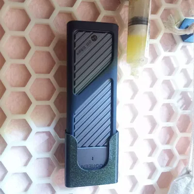 UGREEN SSD кейс (hsy) – giá treo SSD gắn tường