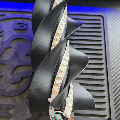 Twisty Lamp - Khung đèn vặn xoắn dùng ESP32 + WLED