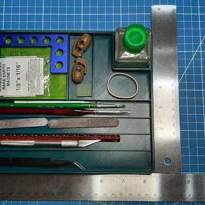 Khay đựng keo Tamiya và dụng cụ làm mô hình