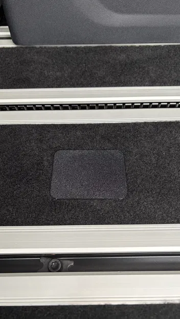 Nắp che ổ cắm dây điện hàng ghế sau Ford Tourneo Custom (2024+) - Image 1