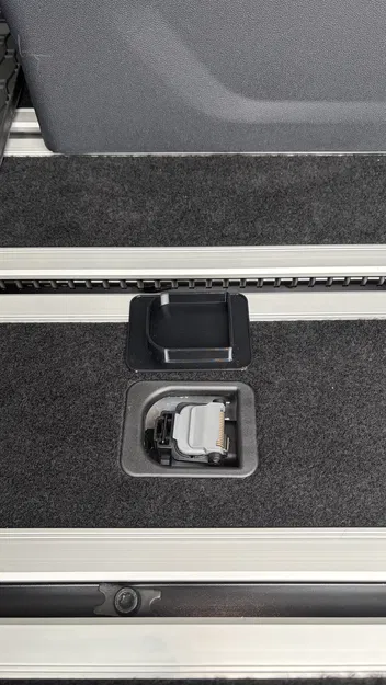 Nắp che ổ cắm dây điện hàng ghế sau Ford Tourneo Custom (2024+) - Image 2