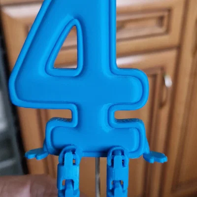 Số 4 gắn bánh (Čislo 4 na dort)