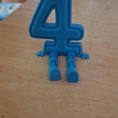 Số 4 gắn bánh (Čislo 4 na dort)