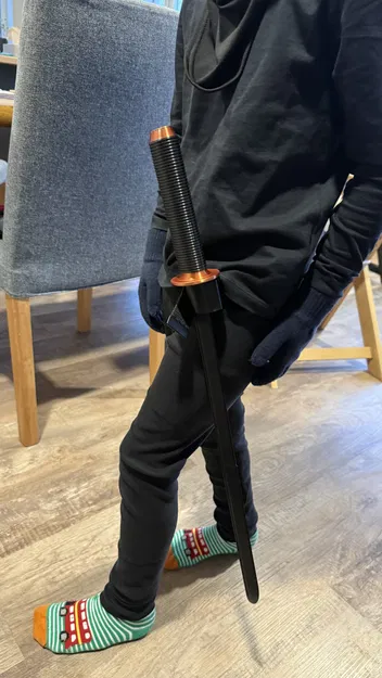 Katana An Toàn Cho Bé: Lưỡi Dẻo & Tay Cầm Cân Bằng - Image 2