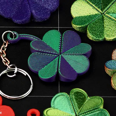 Móc khóa cỏ bốn lá dẻo (Flexible Four Leaf Clover Keychain)