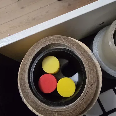 Gridfinity 3x3 Ø72mm: Giá đỡ băng keo kèm insert glue stick