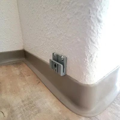 Regalo Retractable Safety Gate – Kẹp gắn (attachment clips) để dời nhiều vị trí