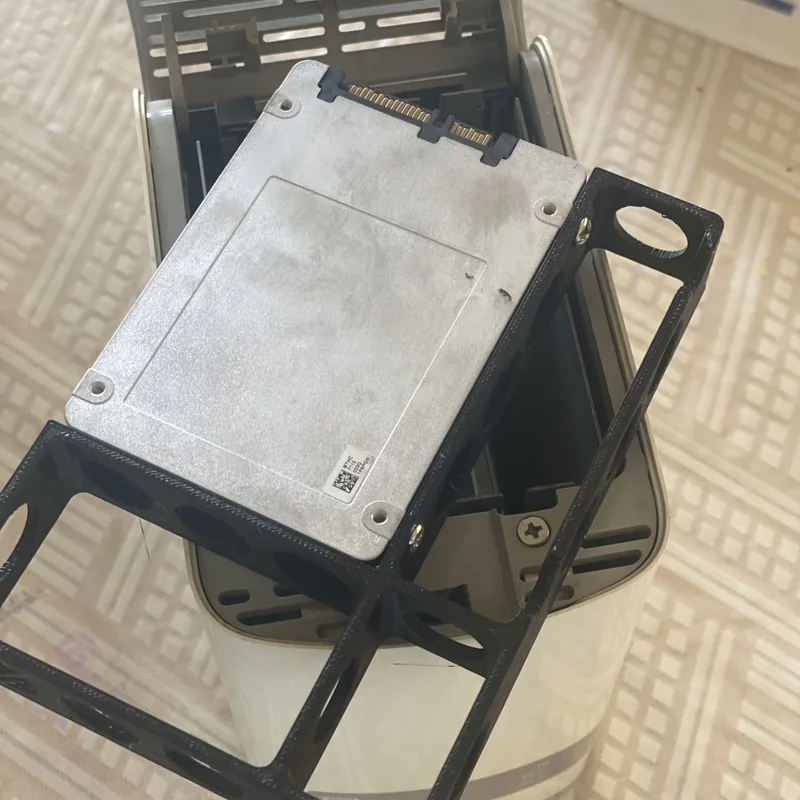 Adaptor 2,5 sang 3,5 cho HDD/SSD