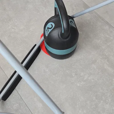 Chân/đế giúp ổn định hơn (Foot for more stability / Fuß für höhere Stabilität)