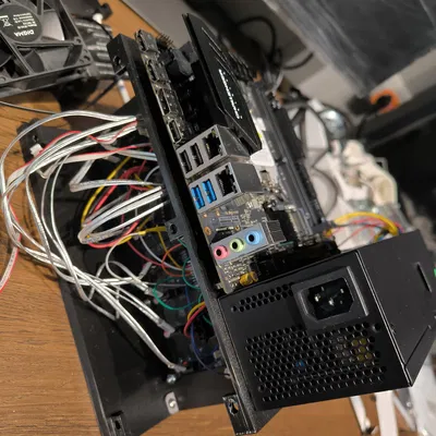 Vỏ NAS in 3D hoàn toàn (8× SAS/SATA, Mini-ITX)