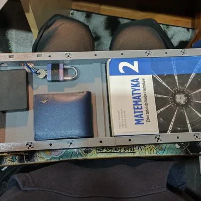 Hộp chứa đồ gắn thêm cho longboard để mang đồ dùng học tập