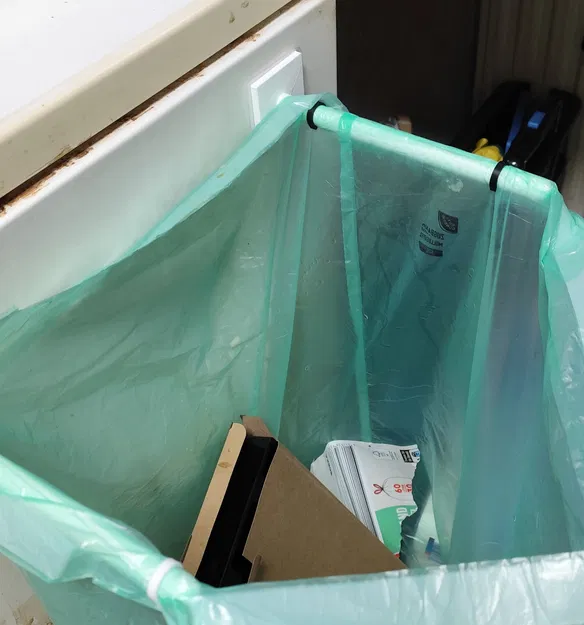 Móc kẹp treo bịch rác lắp nhanh (Quick Fit Rubbish Bag Hanger) - Image 1