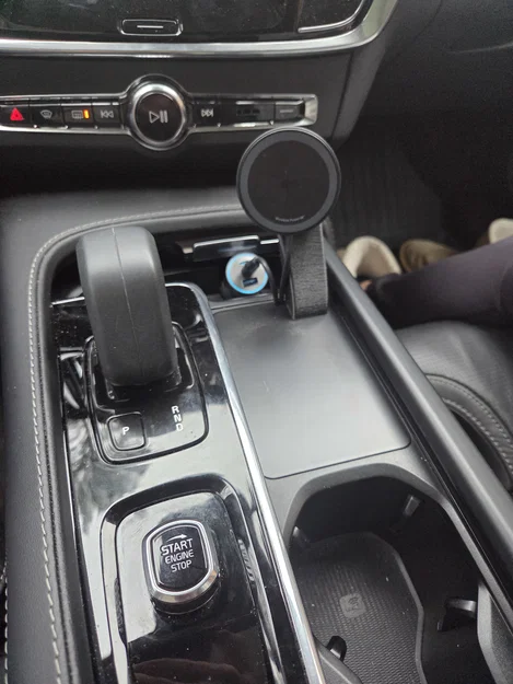 Bộ thay thế sạc không dây Volvo kèm ngàm MagSafe - Image 1